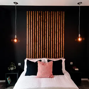 Unique, Stylish And Secluded Home, With Parking In The Heart Of Historic , York United Kingdom